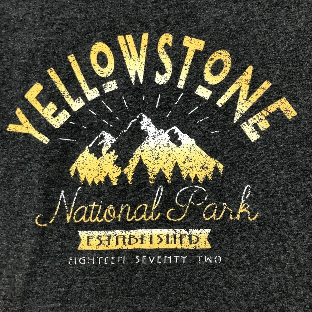 Yellowstone National Park T-Shirt Souvenir‎ Graphic Tee Heather Gray Size Large